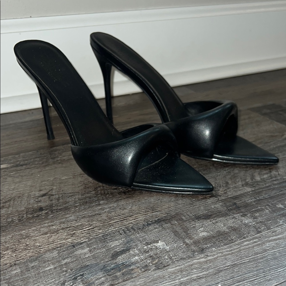 La Femme Classic Black Heels
